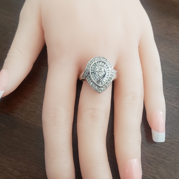 🚫SOLD🚫14k white gold Diamond Ring - Picture 2 of 12